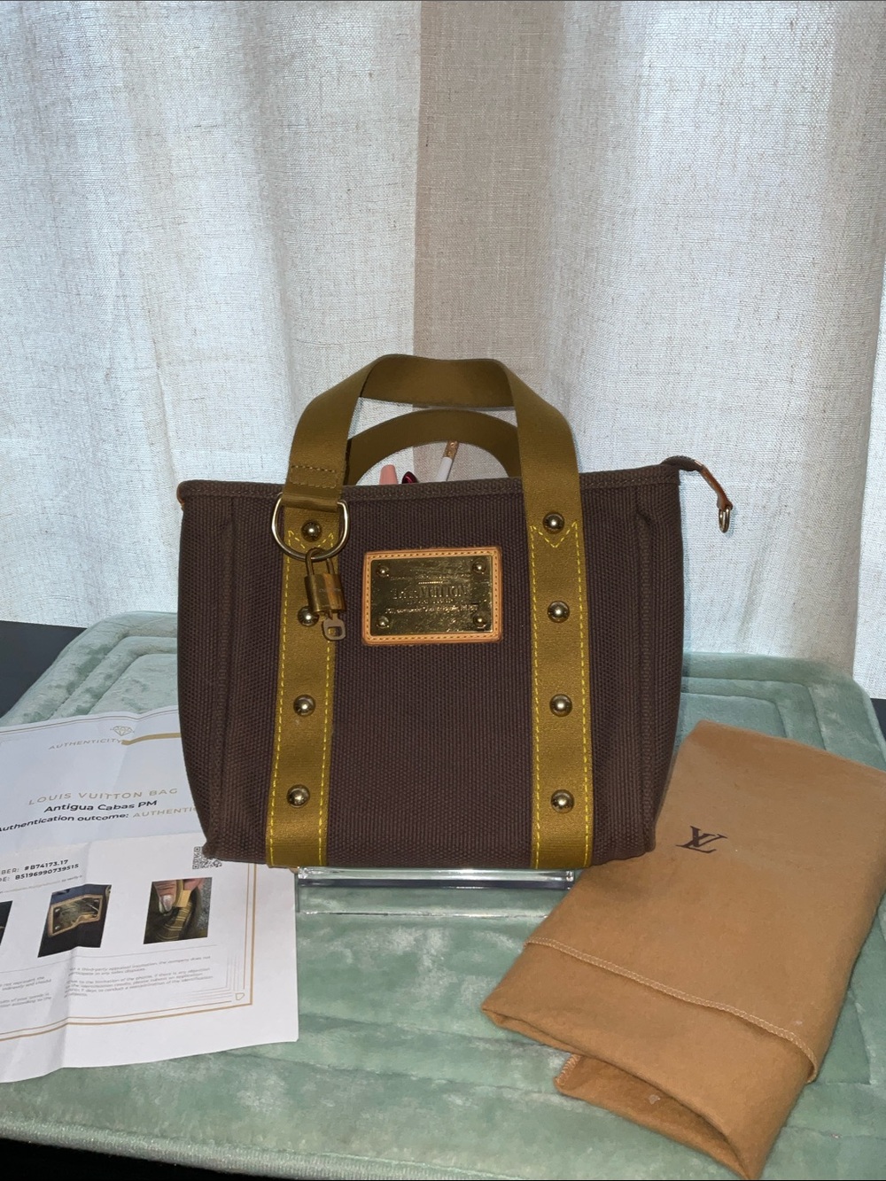 LV hand bag 8X10 excellent condition
